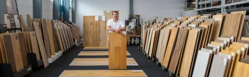 Raumtrend-Hinze-Darmstadt-Ladegesch-ft-innen-Frank-Hinze-SS Frank Hinze im Ladengeschäft Raumtrend Hinze in Darmstadt